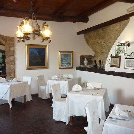 Hotel La Rocca Narni Esterno foto