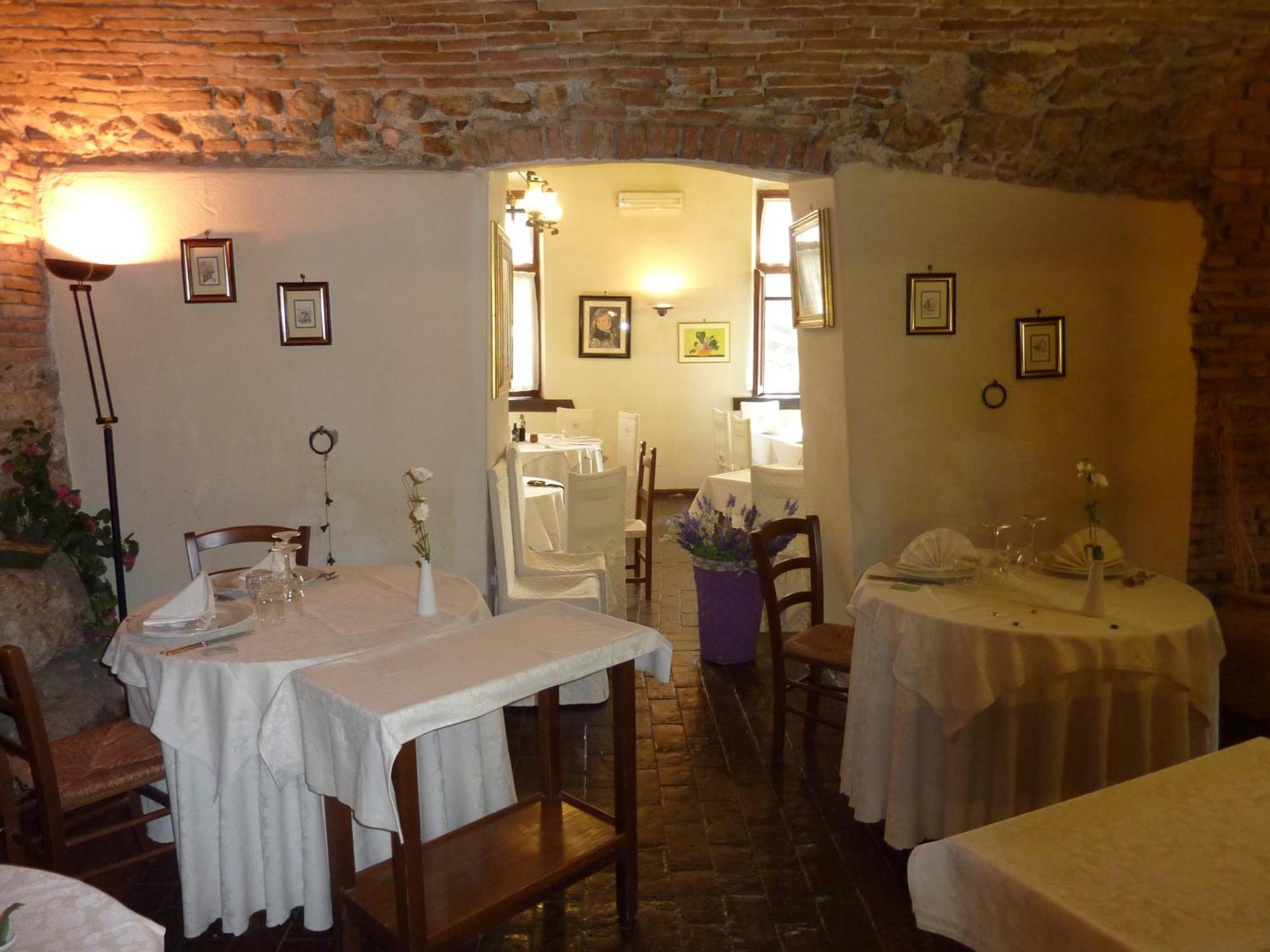 Hotel La Rocca Narni Esterno foto