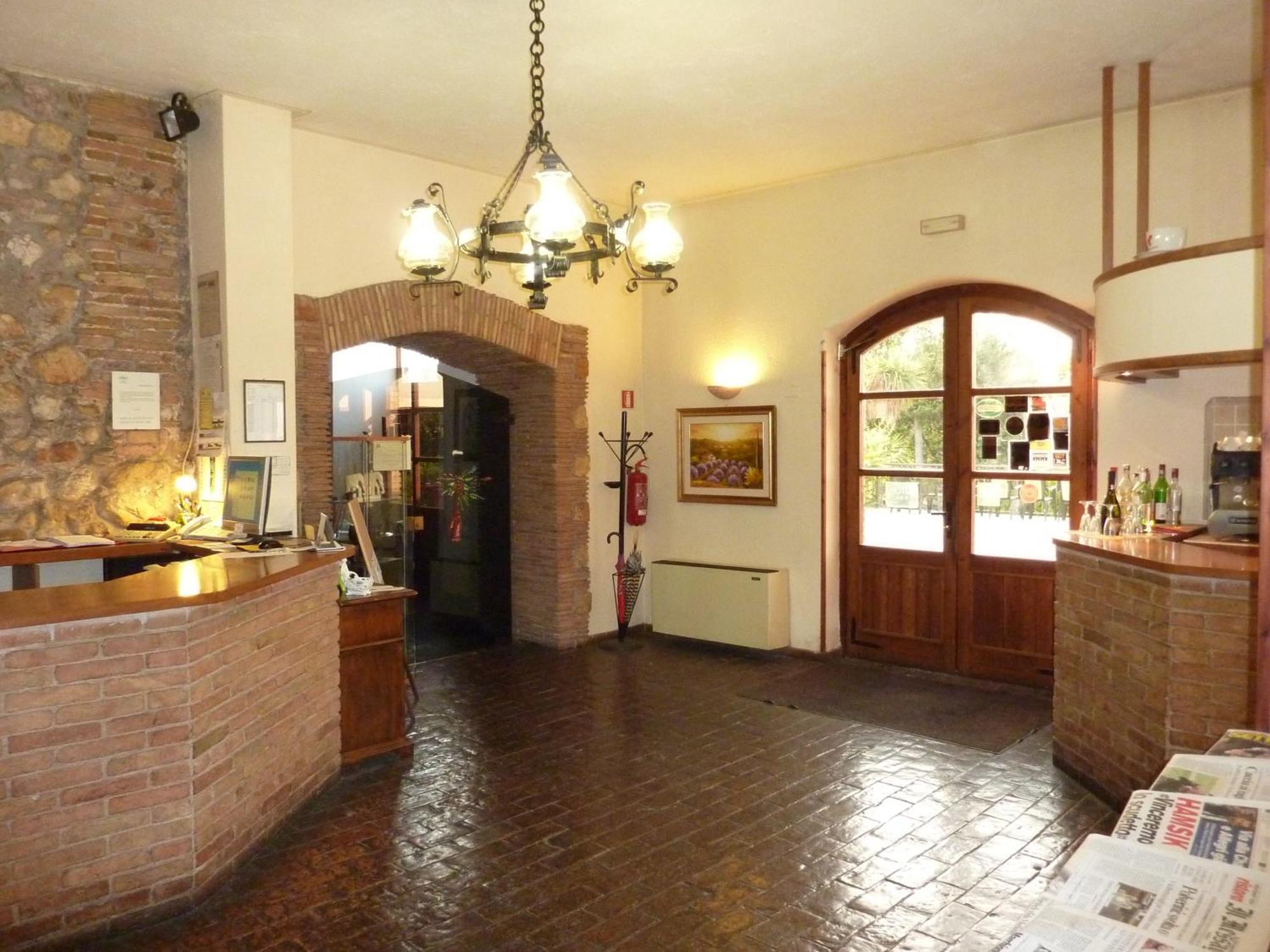 Hotel La Rocca Narni Esterno foto
