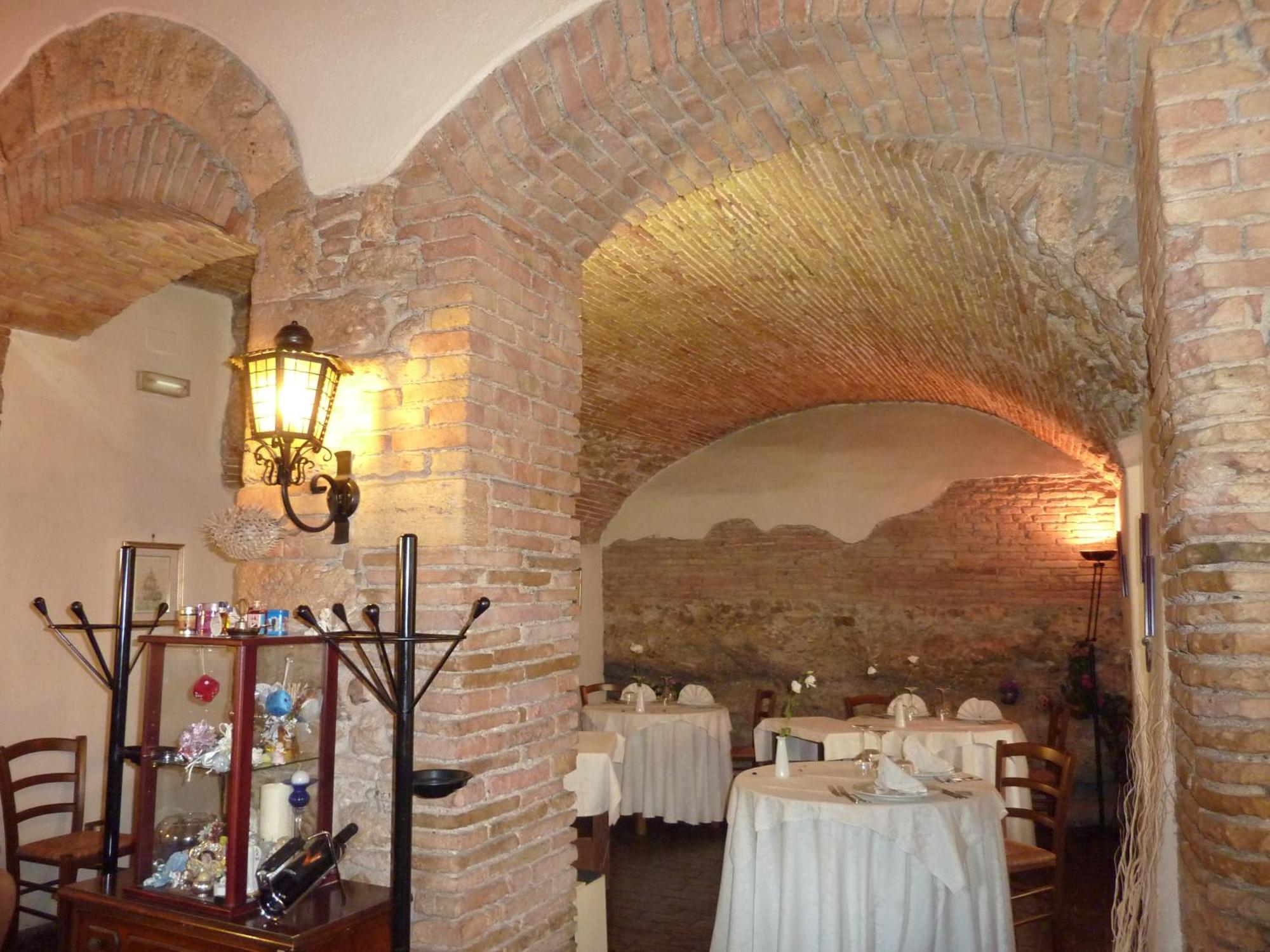 Hotel La Rocca Narni Esterno foto