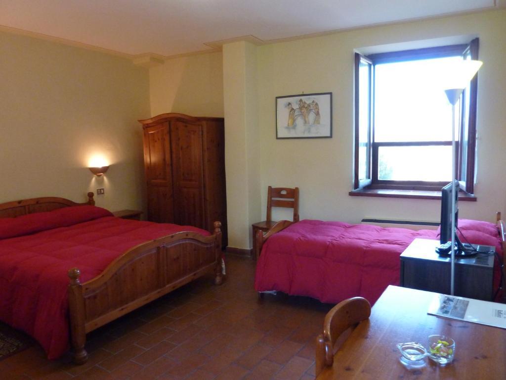 Hotel La Rocca Narni Camera foto
