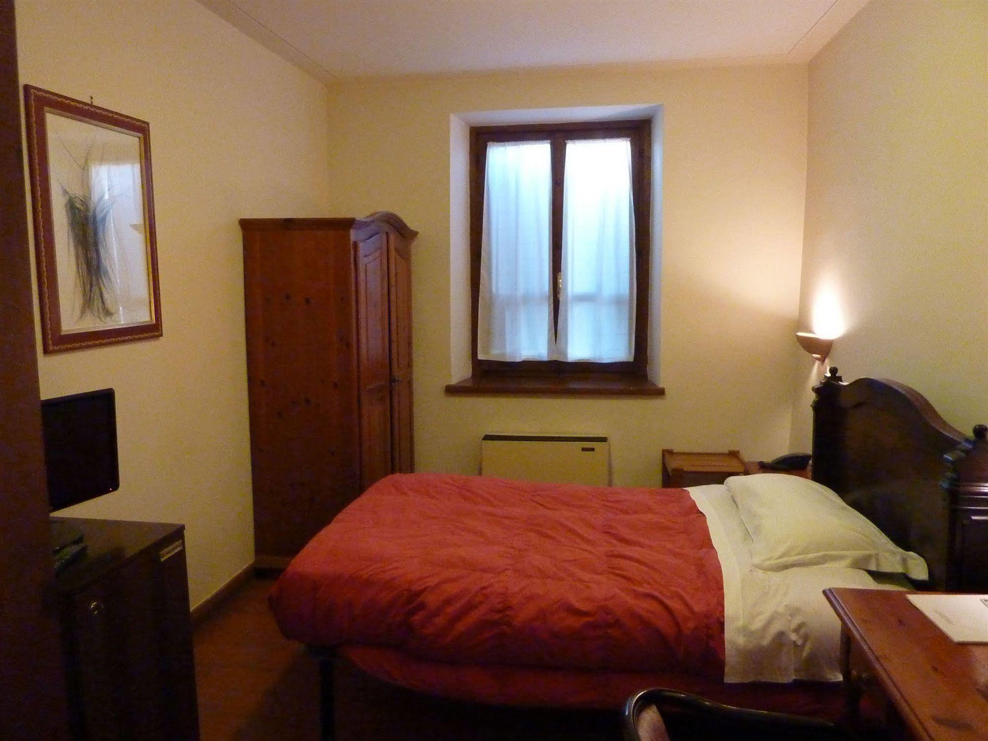 Hotel La Rocca Narni Esterno foto
